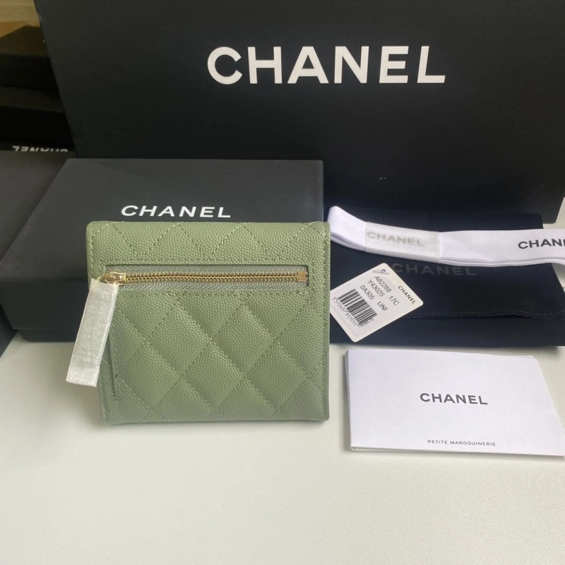 Ch**el wallets 4017b-0162