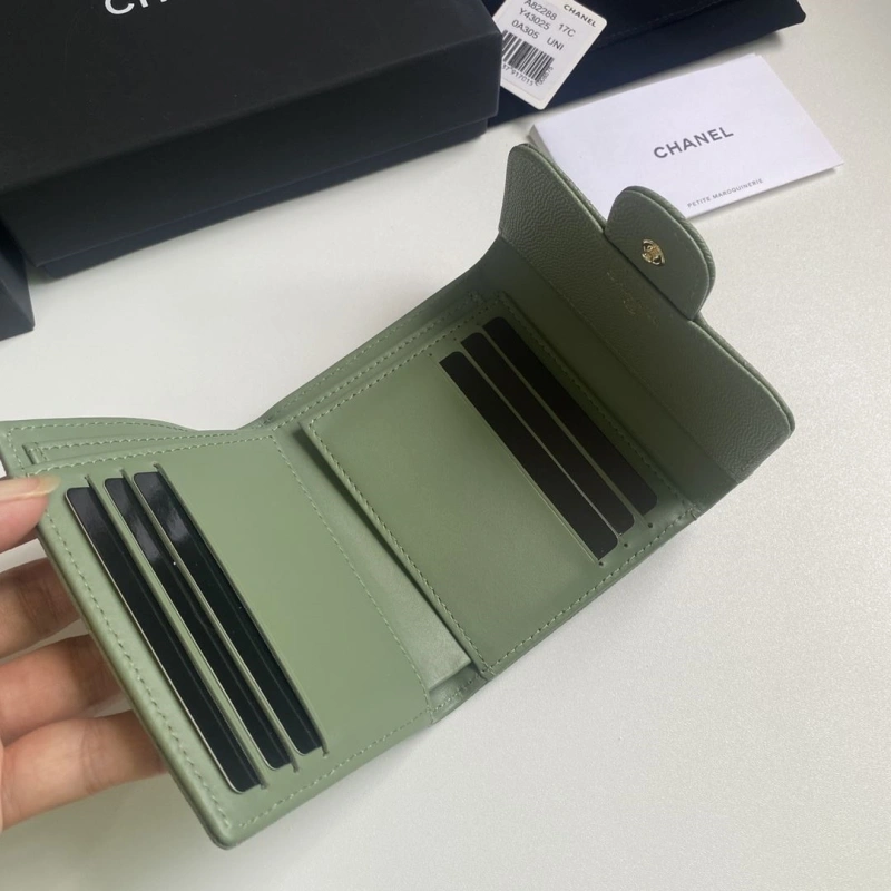 Ch**el wallets 4017b-0162