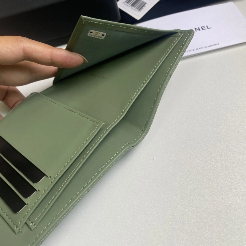 Ch**el wallets 4017b-0162