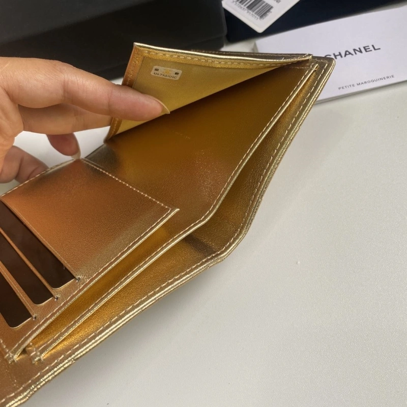 Ch**el wallets 4017b-0164