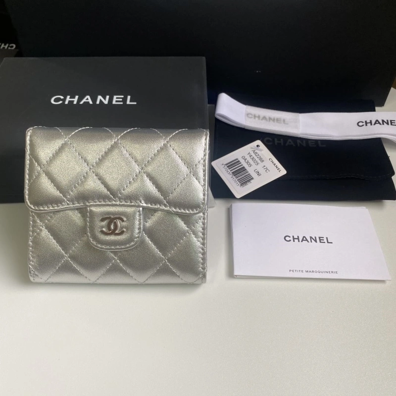 Ch**el wallets 4017b-0165
