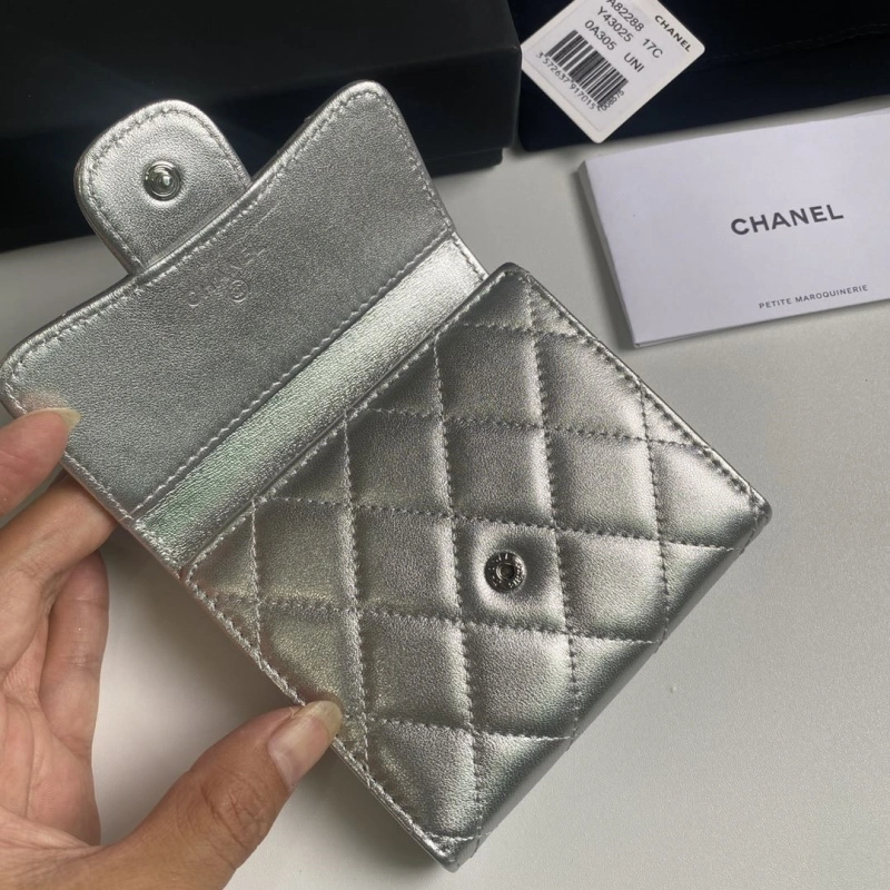 Ch**el wallets 4017b-0165