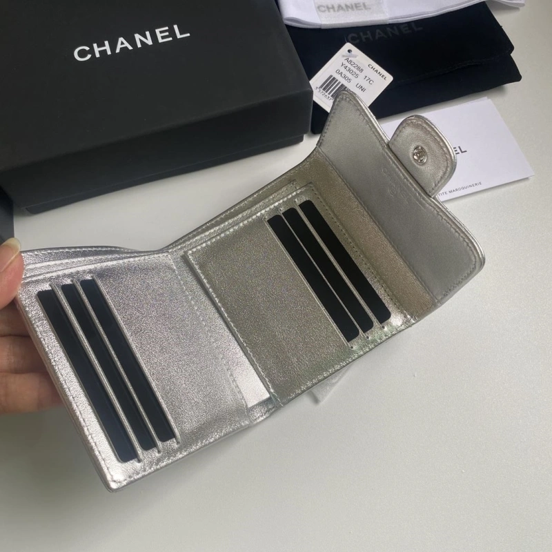 Ch**el wallets 4017b-0165