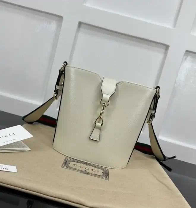 Gvc*1 bucket bags 4034g-0033