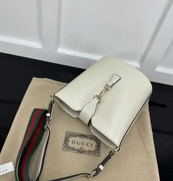 Gvc*1 bucket bags 4034g-0033