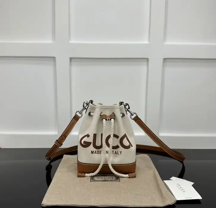 Gvc*1 bucket bags 4034g-0050