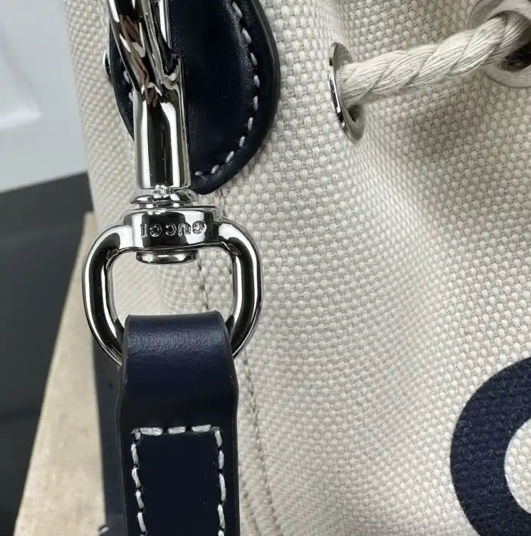 Gvc*1 bucket bags 4034g-0051