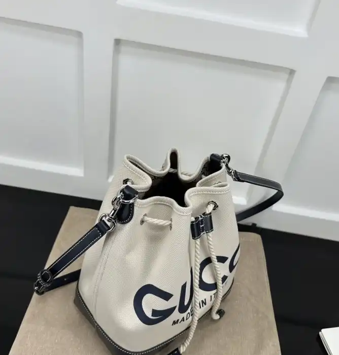 Gvc*1 bucket bags 4034h-0007