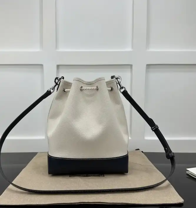 Gvc*1 bucket bags 4034h-0007