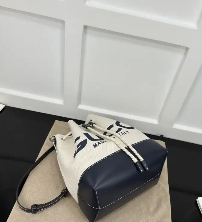 Gvc*1 bucket bags 4034h-0007