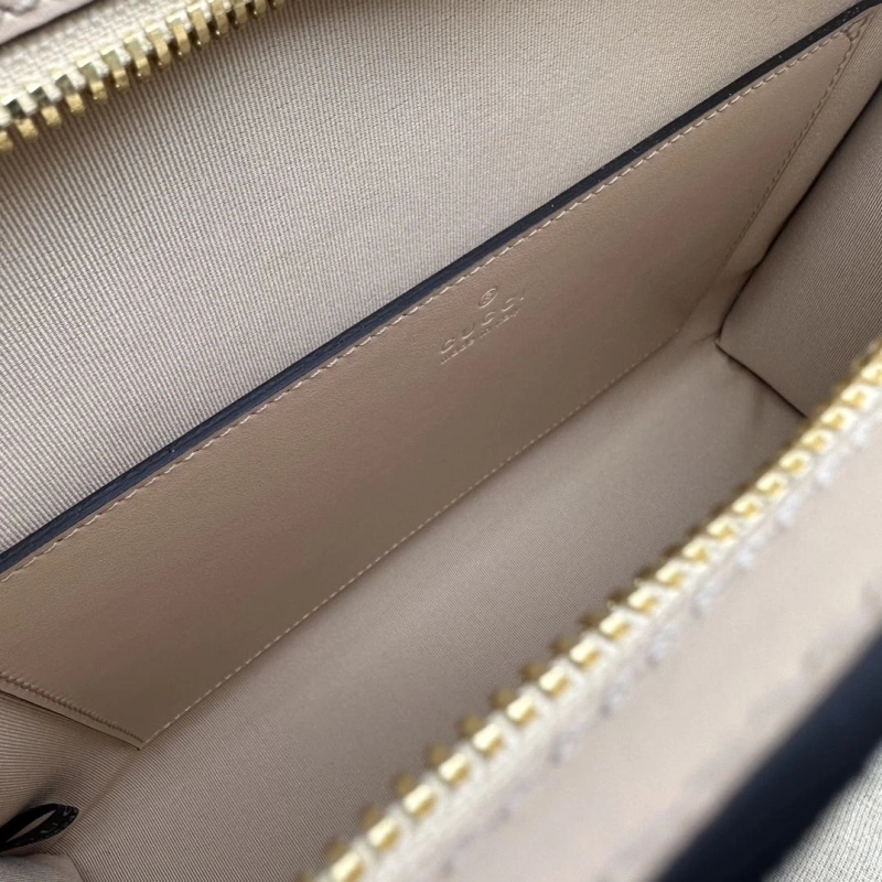Gvc*1 clutch bags 4036b-1099