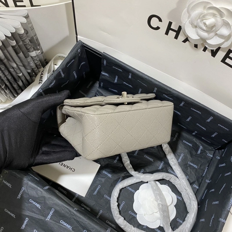 Ch**el wallets 4046h-0160
