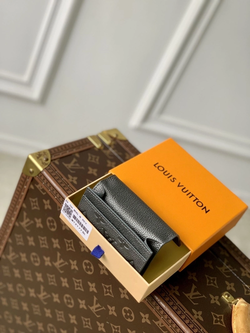 LV Wallets 4048A-0097