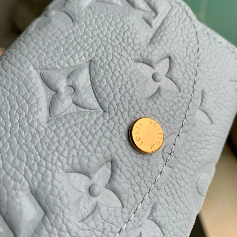 LV Wallets 4048G-0005