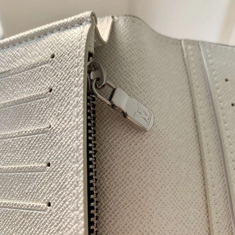 LV Wallets 4048H-0014