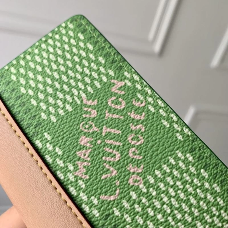LV Wallets 4048H-0054