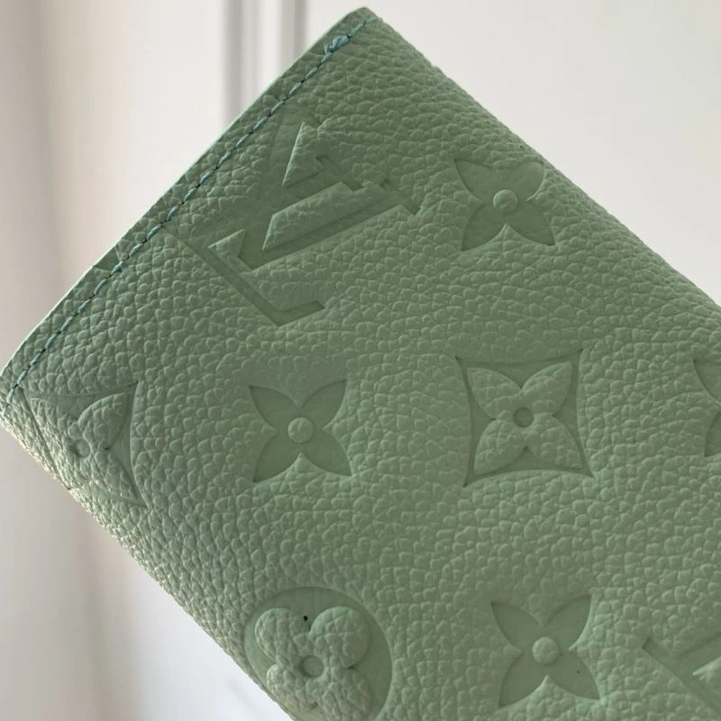 LV Wallets 4048H-0129