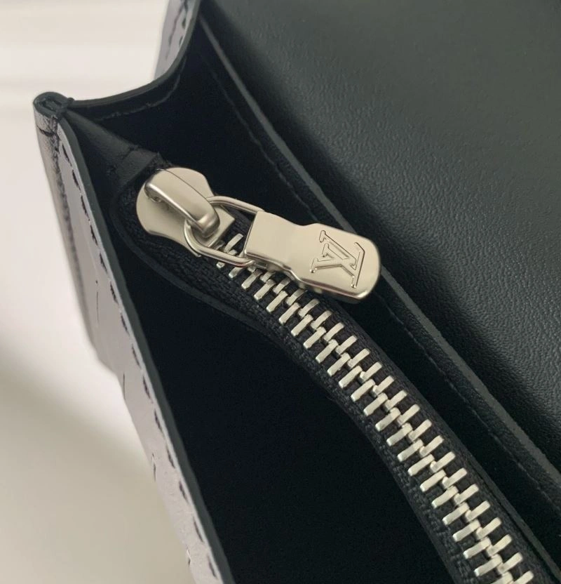 LV Wallets 4048H-0136