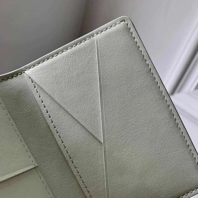 LV Wallets 4048H-0163