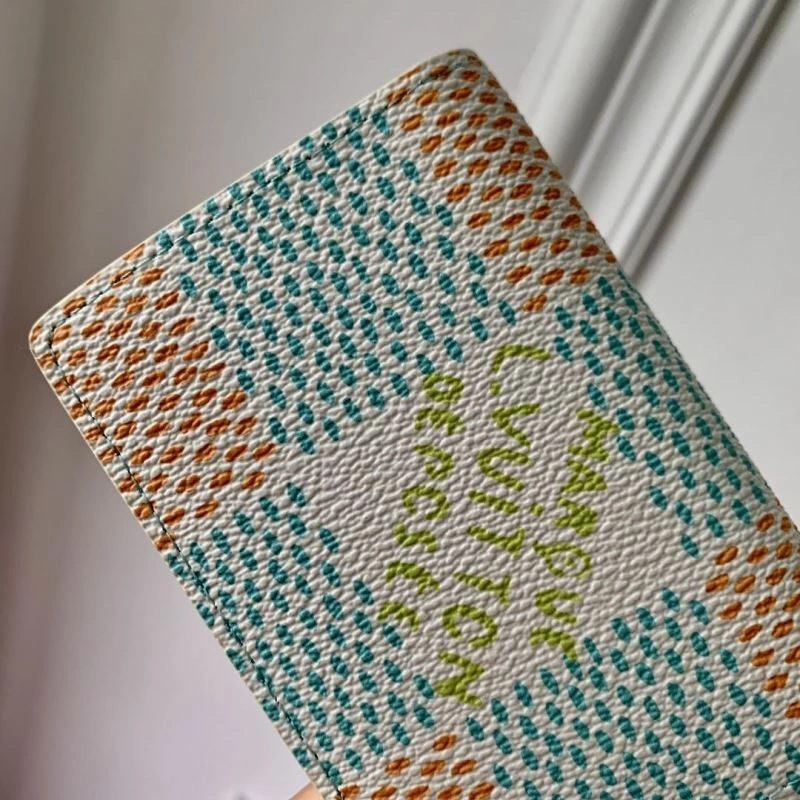 LV Wallets 4048H-0182