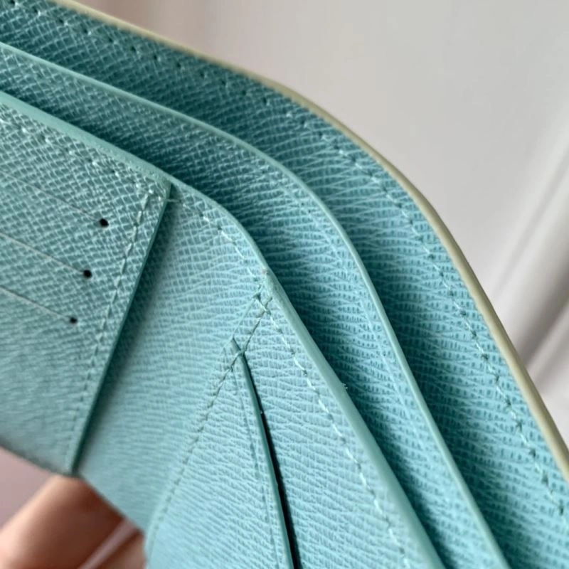 LV Wallets 4048H-0185