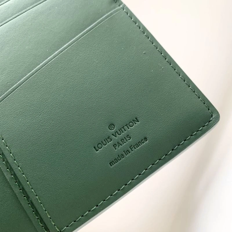 LV Wallets 4048H-0242