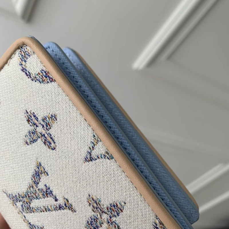 LV Wallets 4048I-0013
