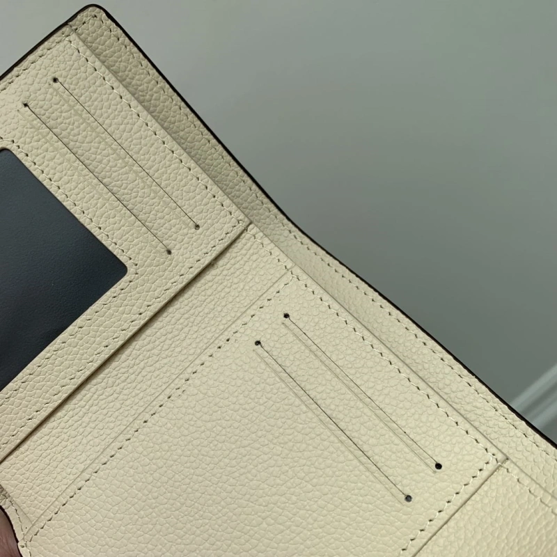 LV Wallets 4048I-0052