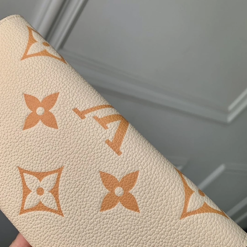 LV Wallets 4048I-0056