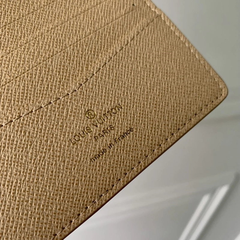 LV Wallets 4048I-0100