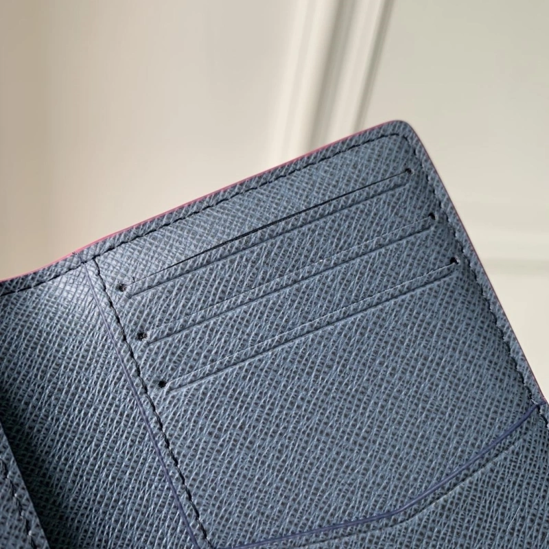 LV Wallets 4048I-0105