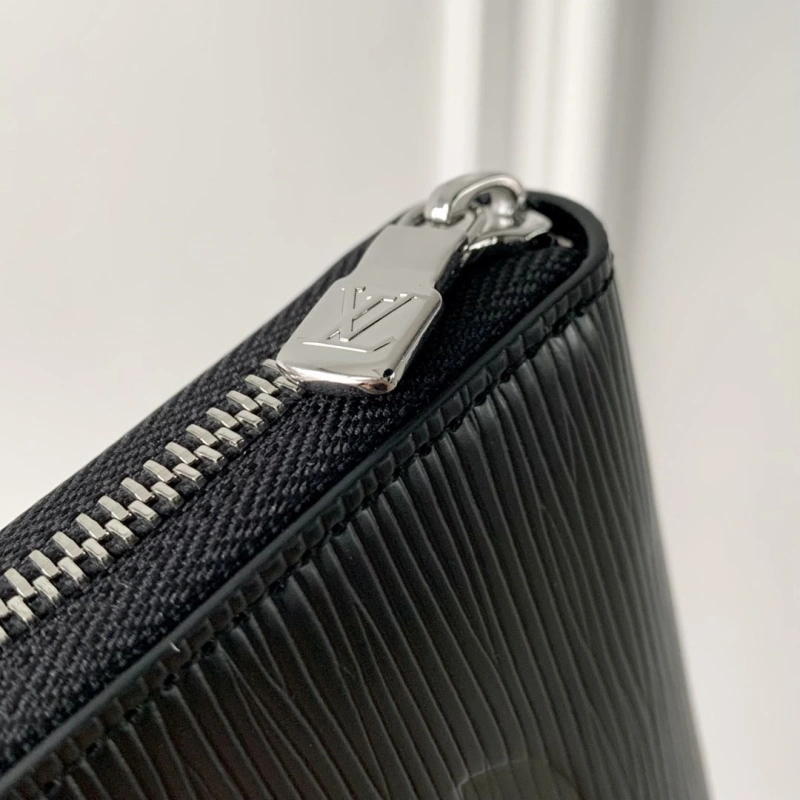 LV Wallets 4048I-0126