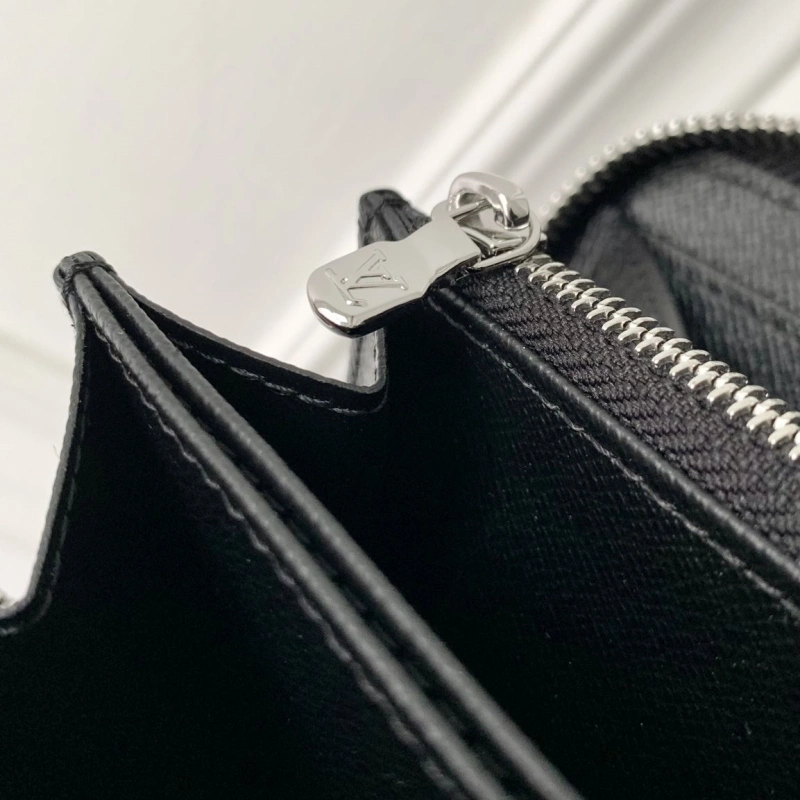 LV Wallets 4048I-0126