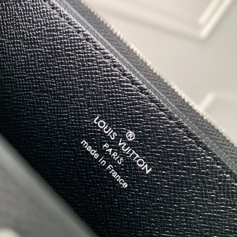 LV Wallets 4048I-0126