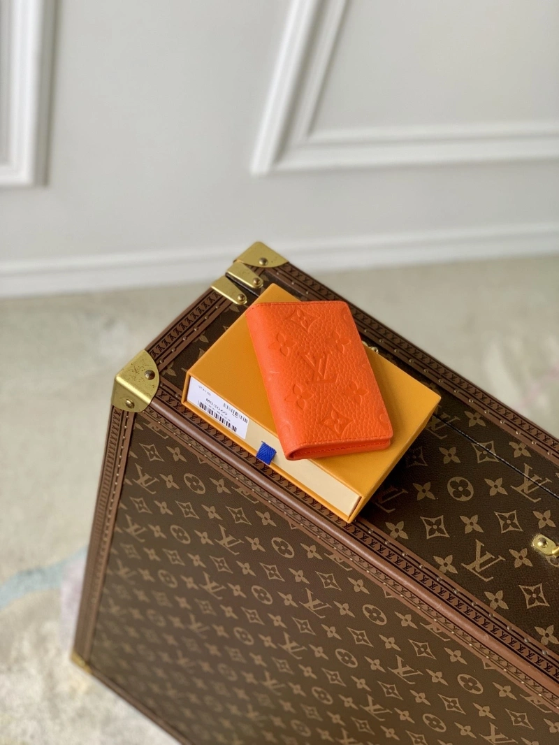 LV Wallets 4048I-0132
