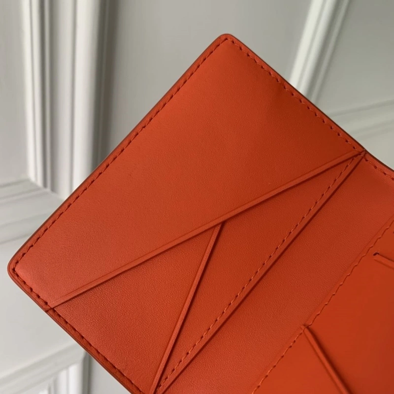 LV Wallets 4048I-0132