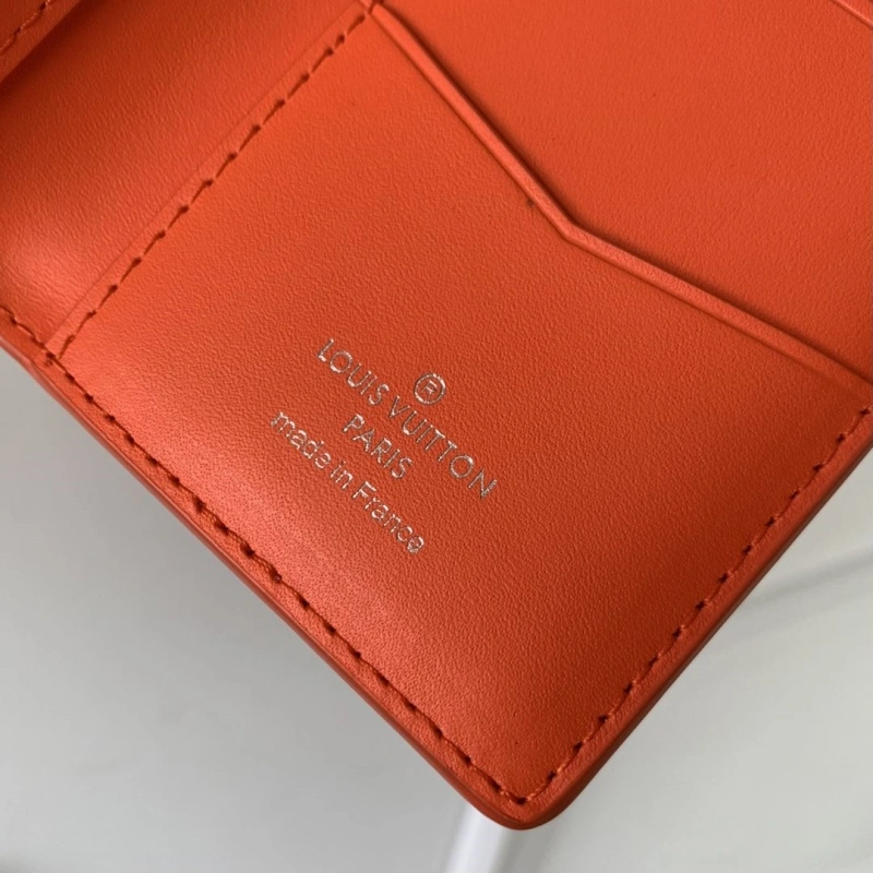 LV Wallets 4048I-0132