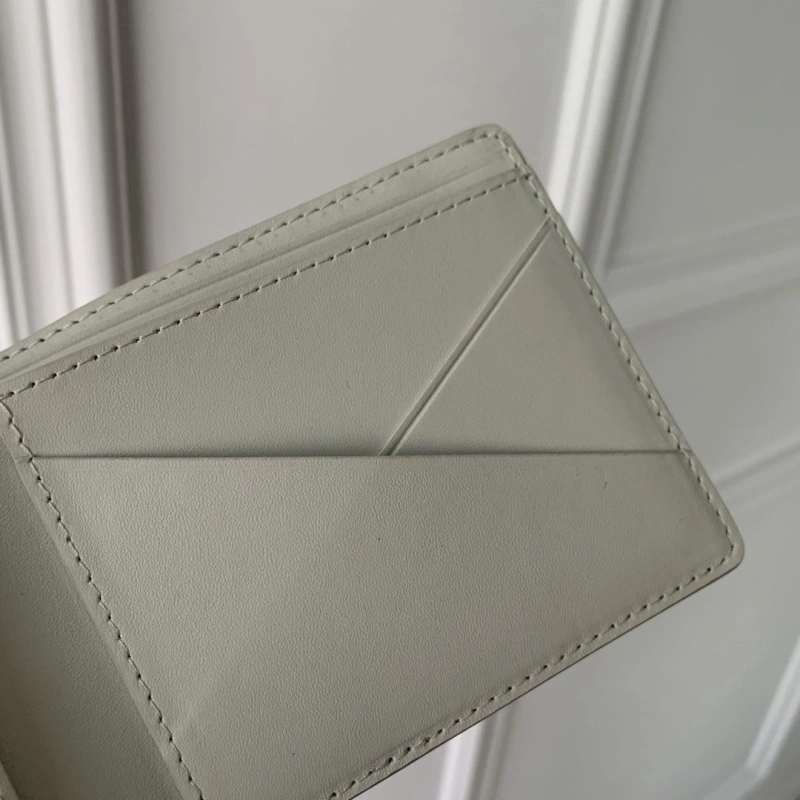 LV Wallets 4048I-0137