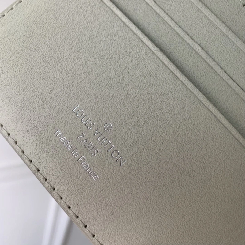 LV Wallets 4048I-0137