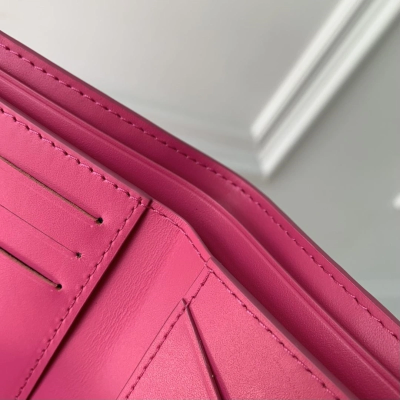 LV Wallets 4048I-0141