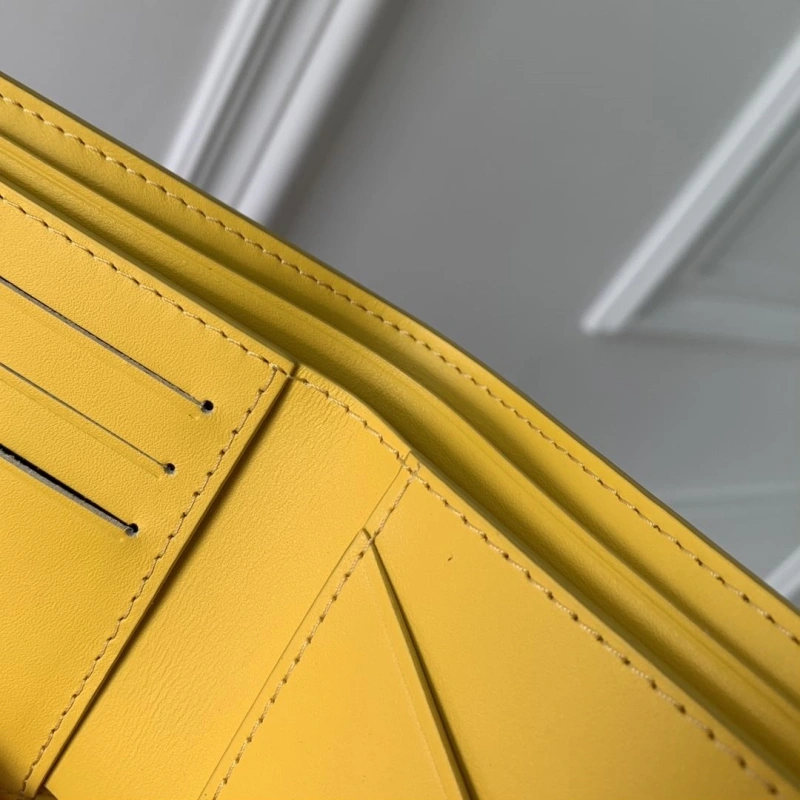 LV Wallets 4048I-0145