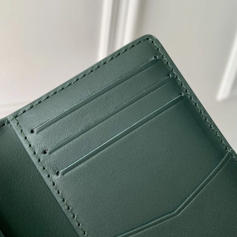 LV Wallets 4048I-0148