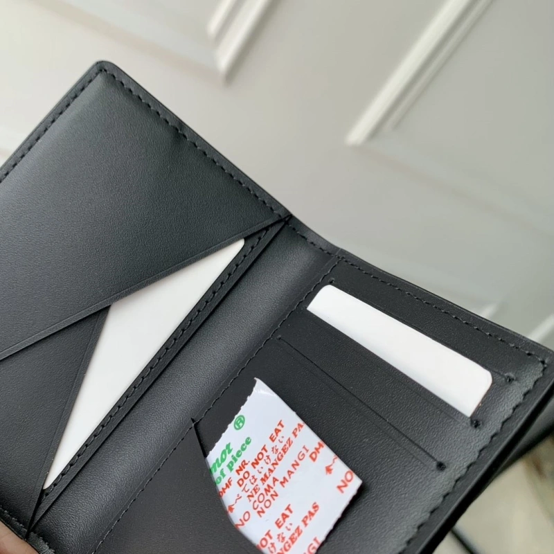 LV Wallets 4048I-0179