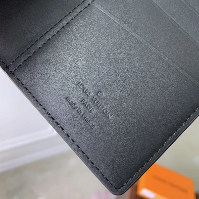 LV Wallets 4048I-0181