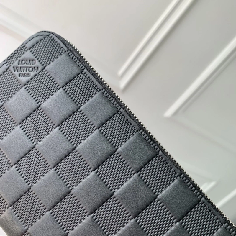 LV Wallets 4048I-0182