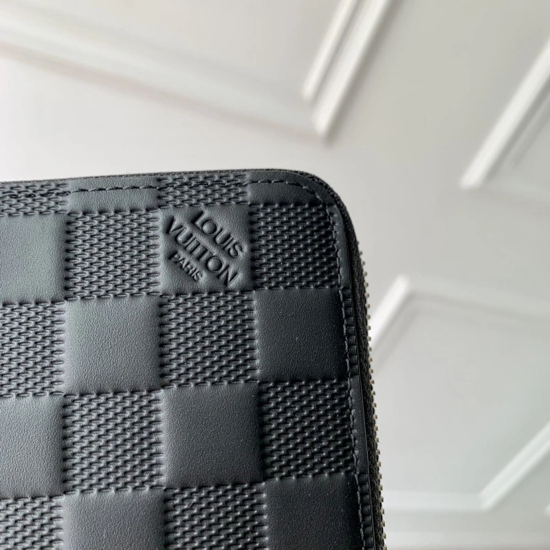 LV Wallets 4048I-0182