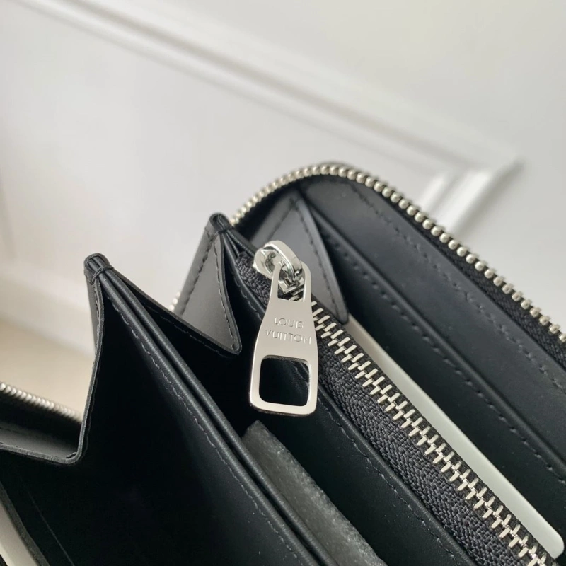 LV Wallets 4048I-0182