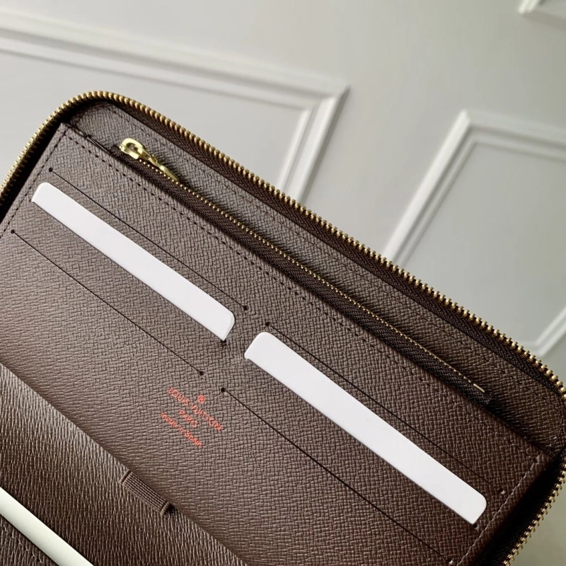 LV Wallets 4048I-0196