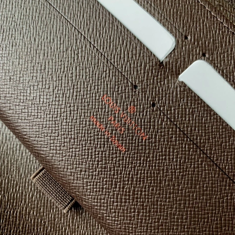 LV Wallets 4048I-0196