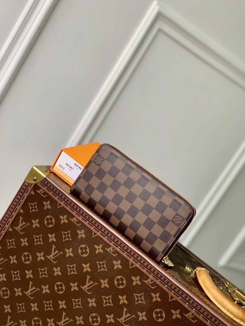 LV Wallets 4048I-0197